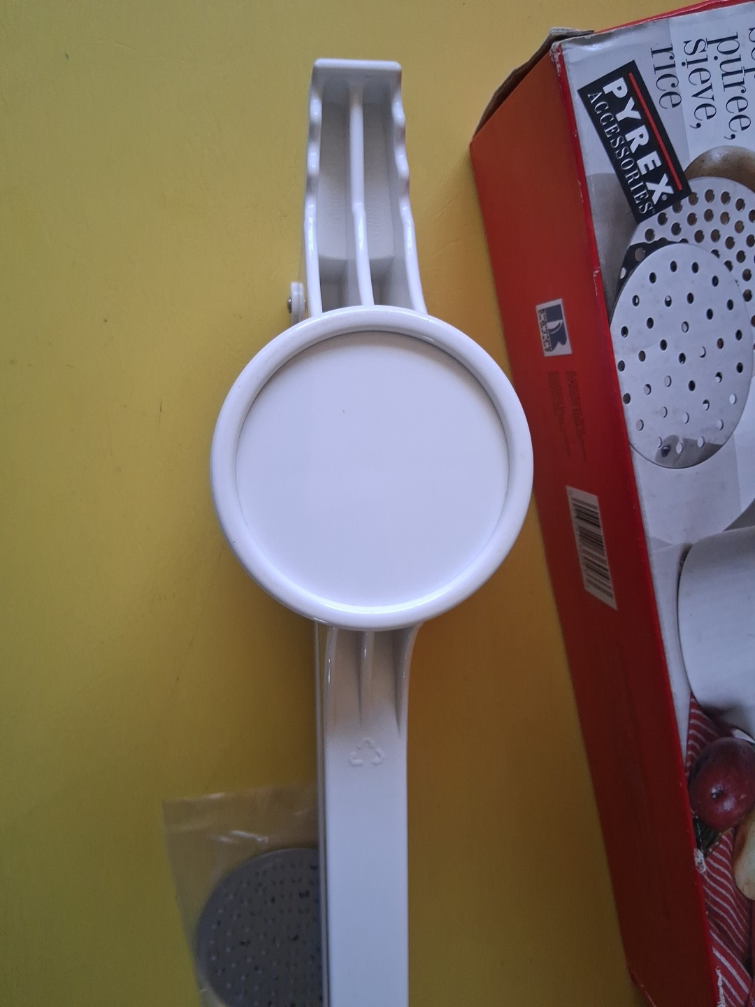Pyrex Potato Ricer Three Stainless Steel Disks Robinson Knife Company 2002 New gallery