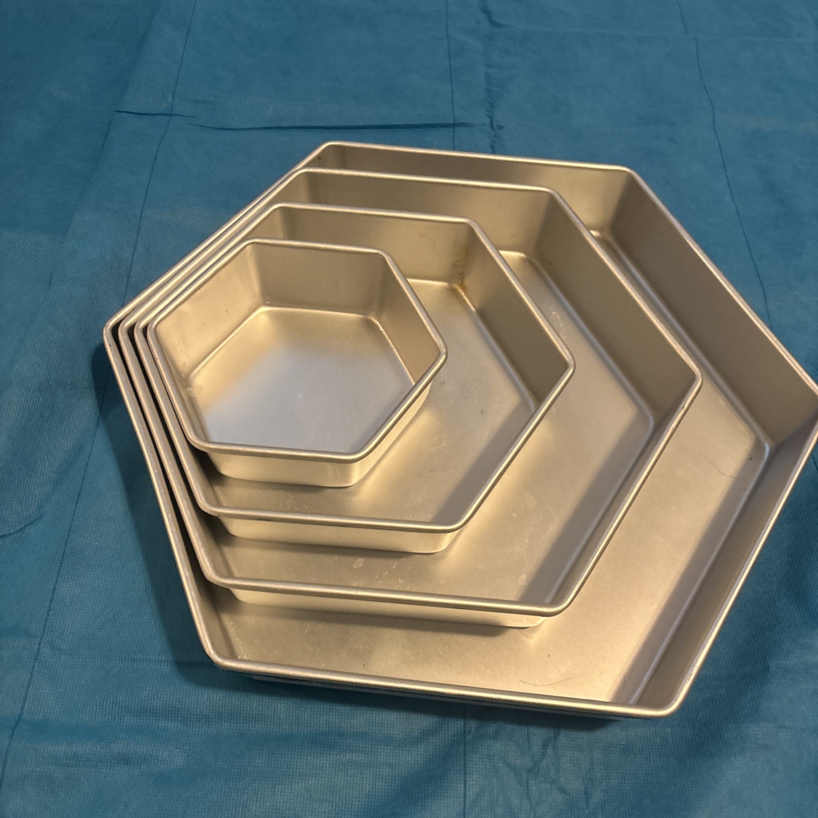 Wilton 4 Tier Hexagon Wedding/Party Cake Pan Set Aluminum Bakeware gallery