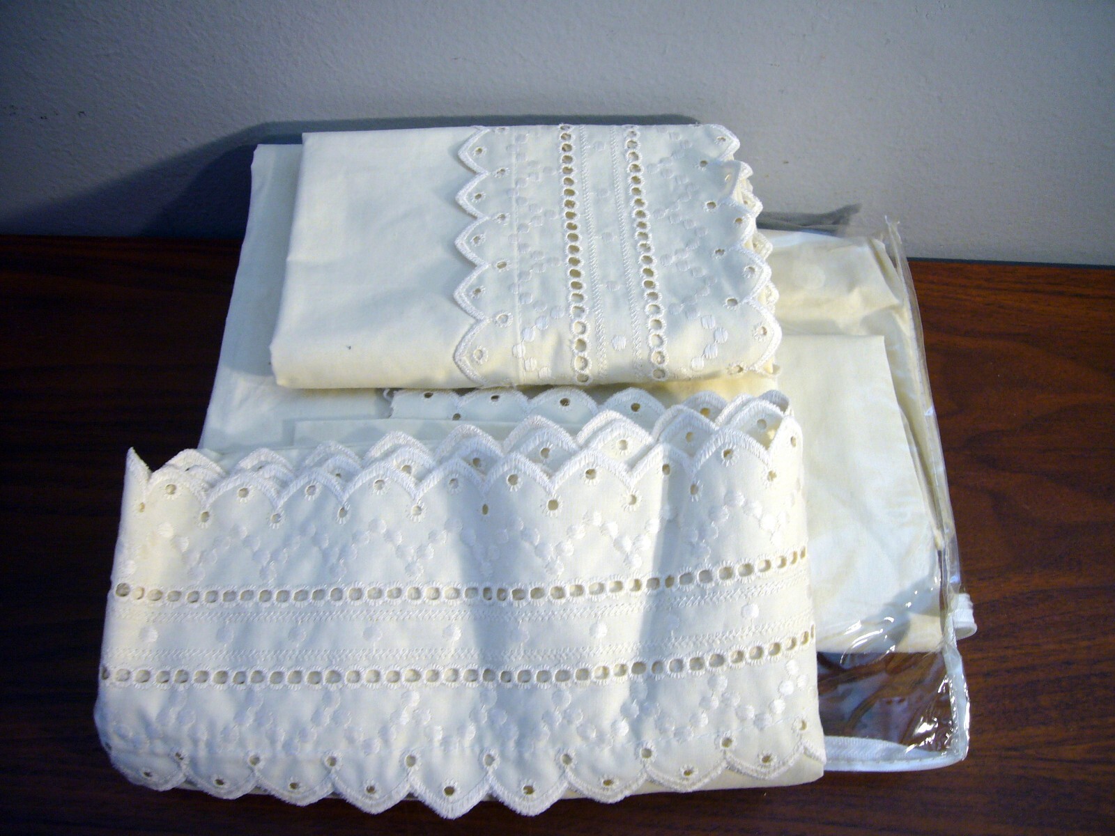 Vintage Wamsutta Supercale Plus TWIN Flat Fitted Pillowcase Eyelet Ivory New NOS gallery