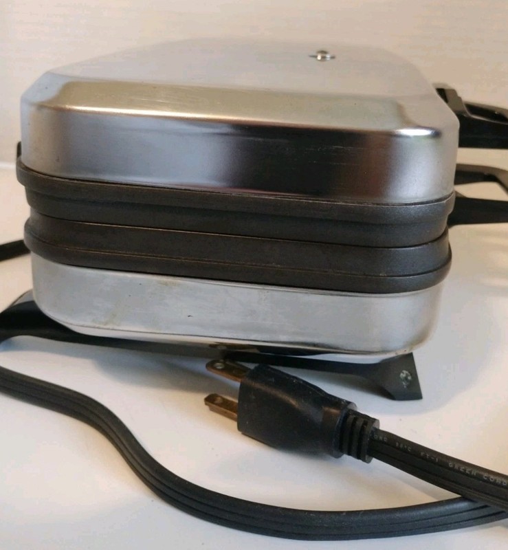 Vintage Vitantonio Belgian Waffler, Model 550 Waffle Maker/ Iron, Chrome, 900W gallery