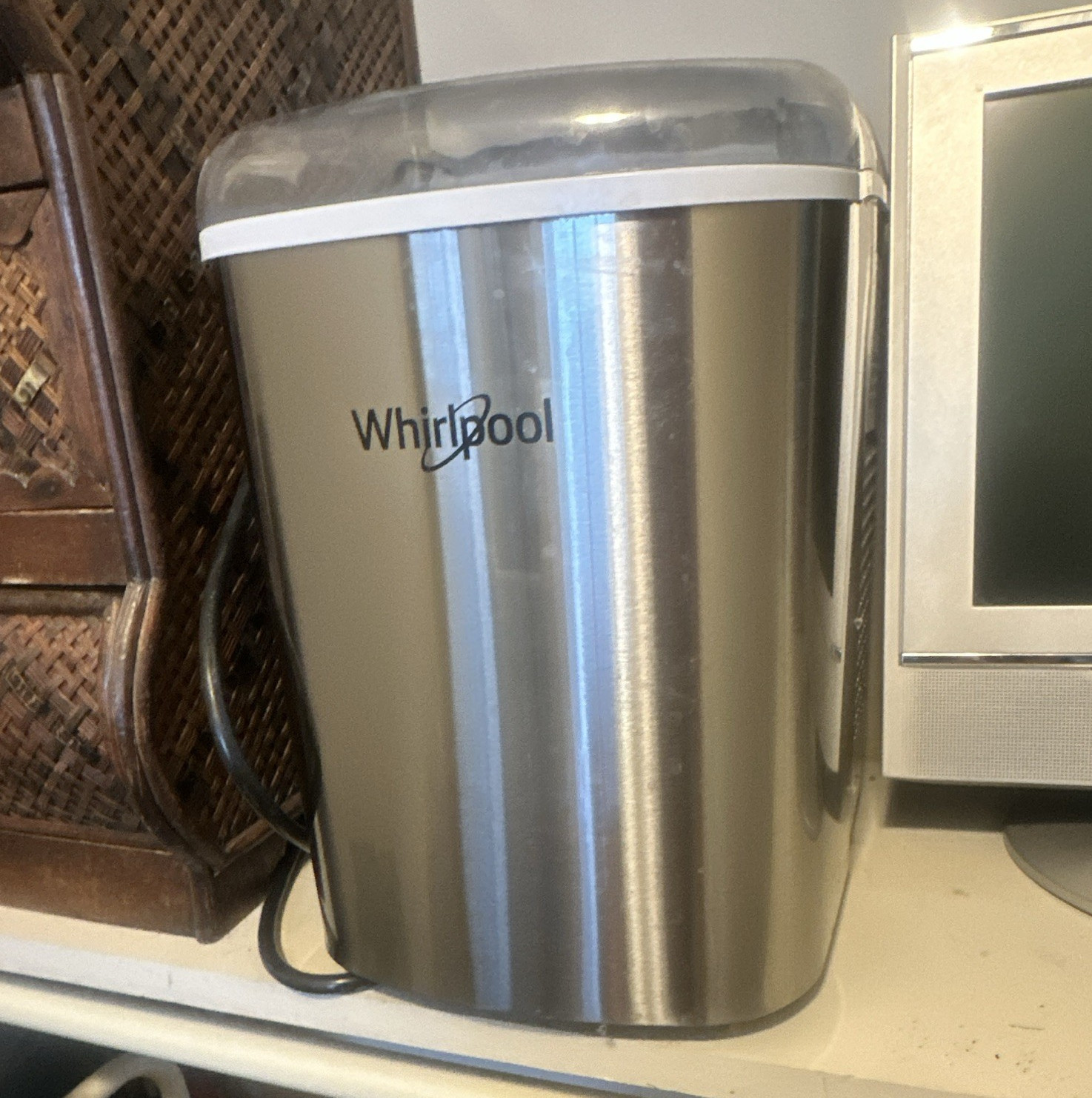 Whirlpool Countertop Ice Maker 26 lb Portable 6-10 min 150W 120V Silver gallery
