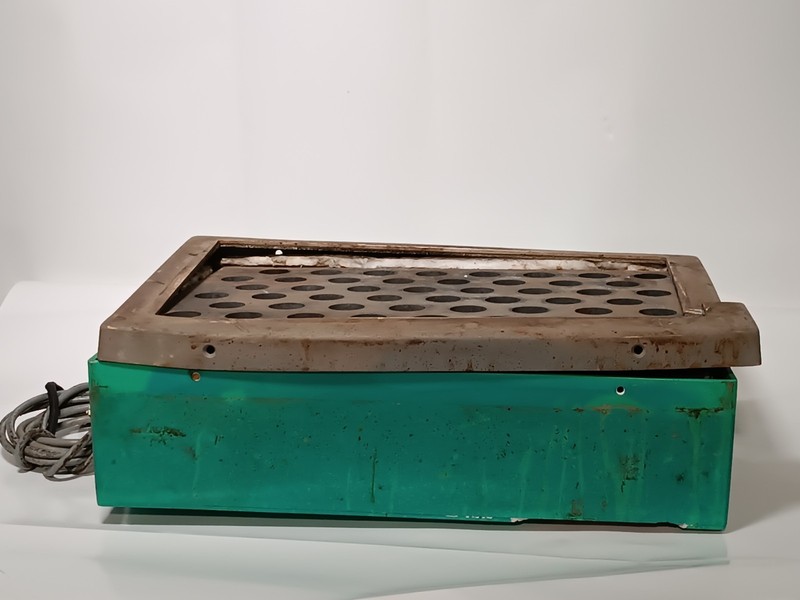 Custom hot block with 2-prong plug, 19.5 x 13 x 5 inches, loose frame as shown gallery