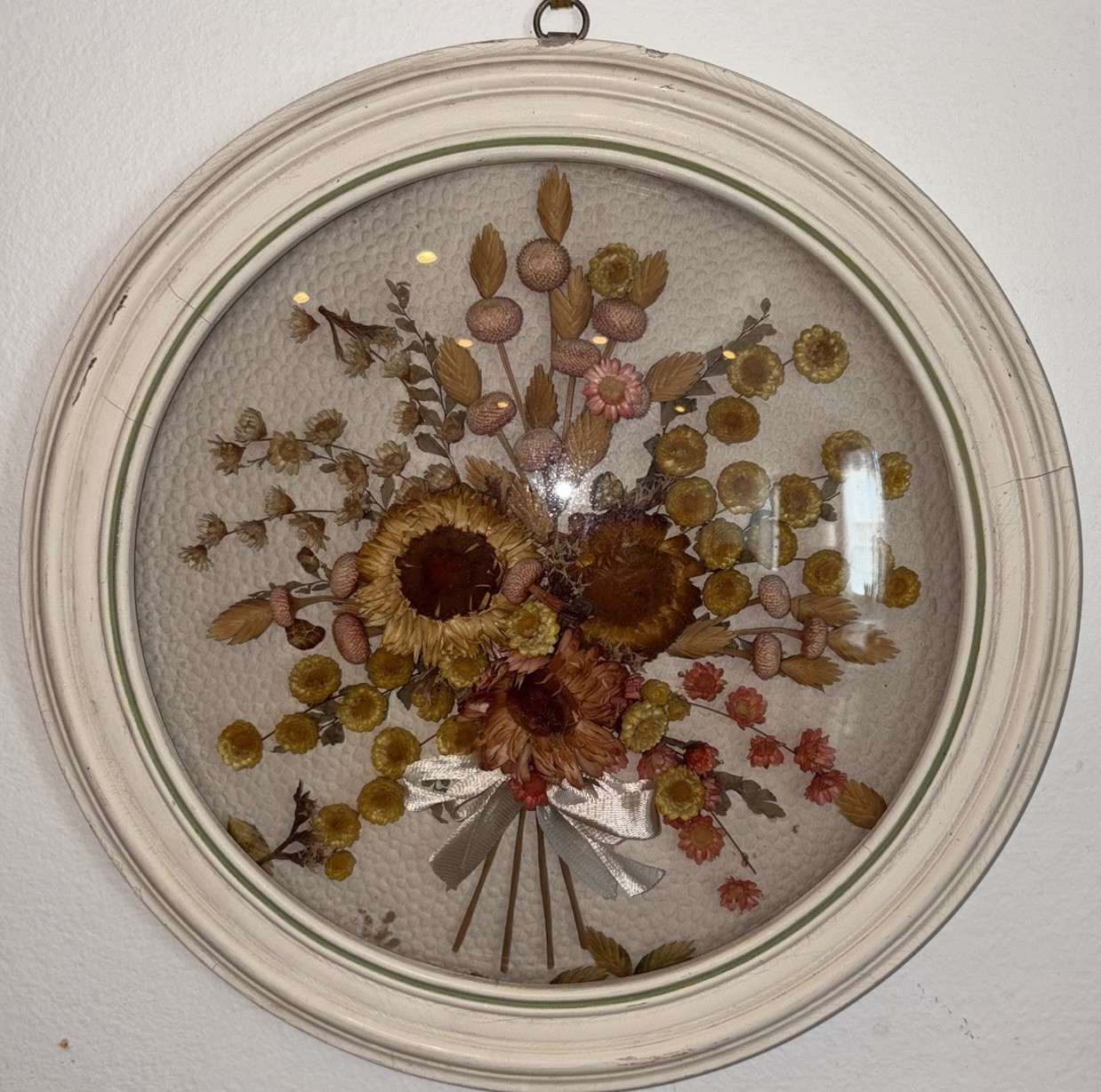 Vintage Handmade USA Dried Flower Shadow Box Wall Hanging Round Frame Decor gallery