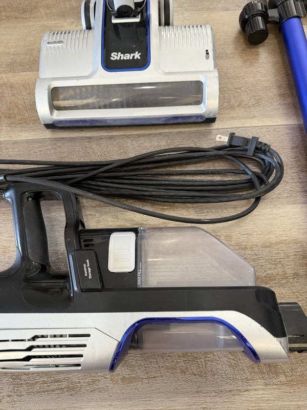 SHARK ~ HZ251 ~ Ultralight Corded Stick Vacuum ~ With Self-Cleaning Brushroll gallery