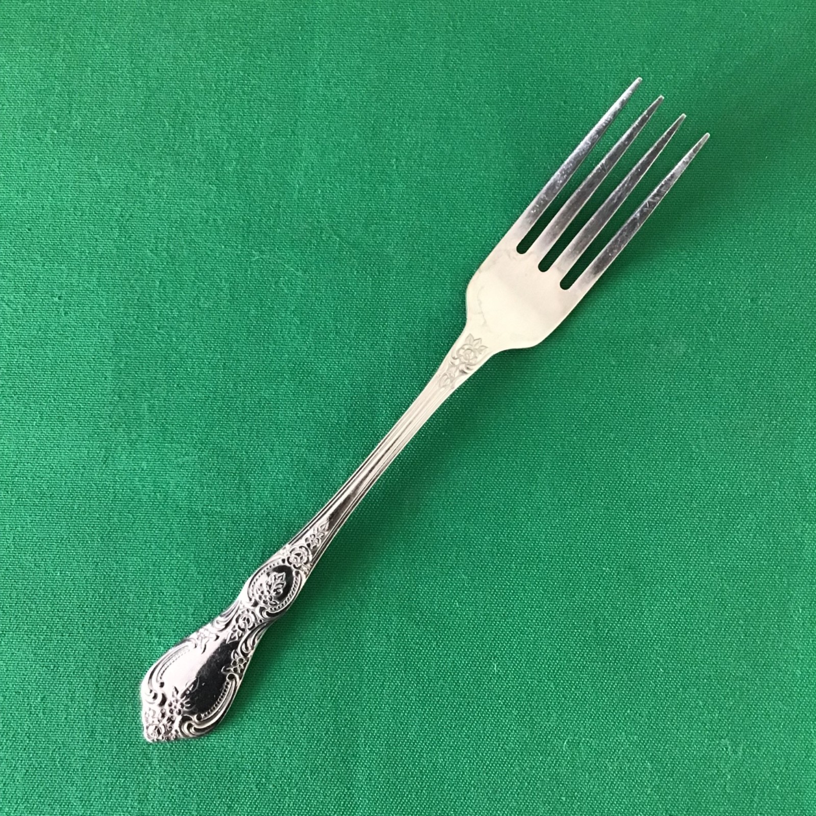 Oneida HH Kennett Square Distinction Deluxe Stainless Flatware 3 Dinner Forks gallery