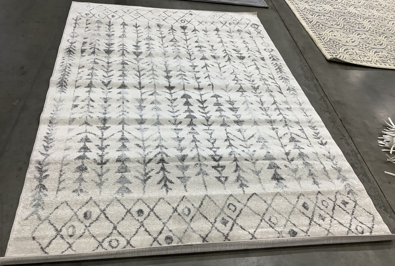 IVORY / GREY 6'-0" x 9'-0" Back Stain Rug, Reduced Price 1172681846 TUL262A-6 gallery
