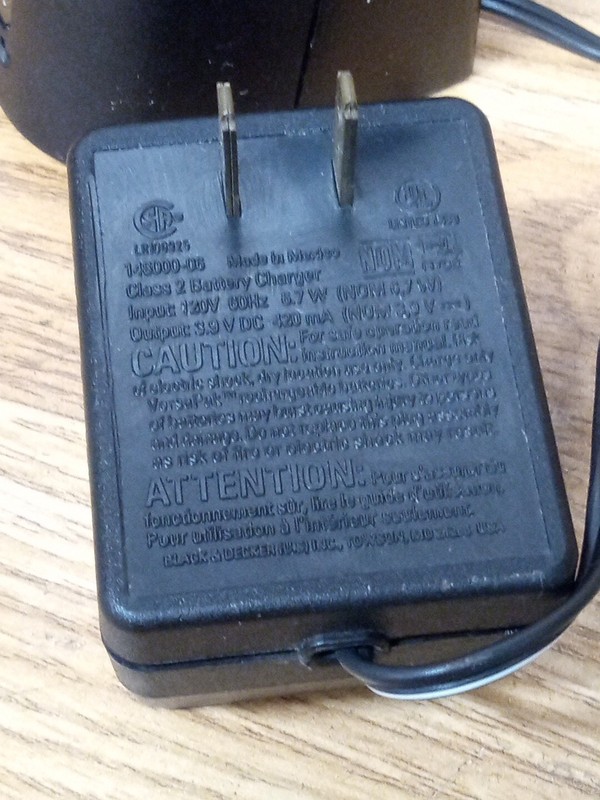 2 Black & Decker Authentic VersaPak VP100 type 2 Battery & B&D VP130 Charger LOT gallery