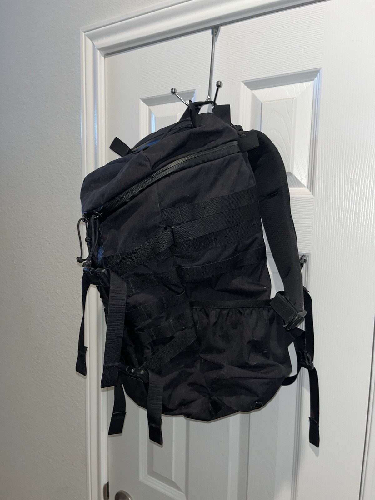 Mystery Ranch Hiking Backpack Black Nylon Padded Straps External Pockets 4