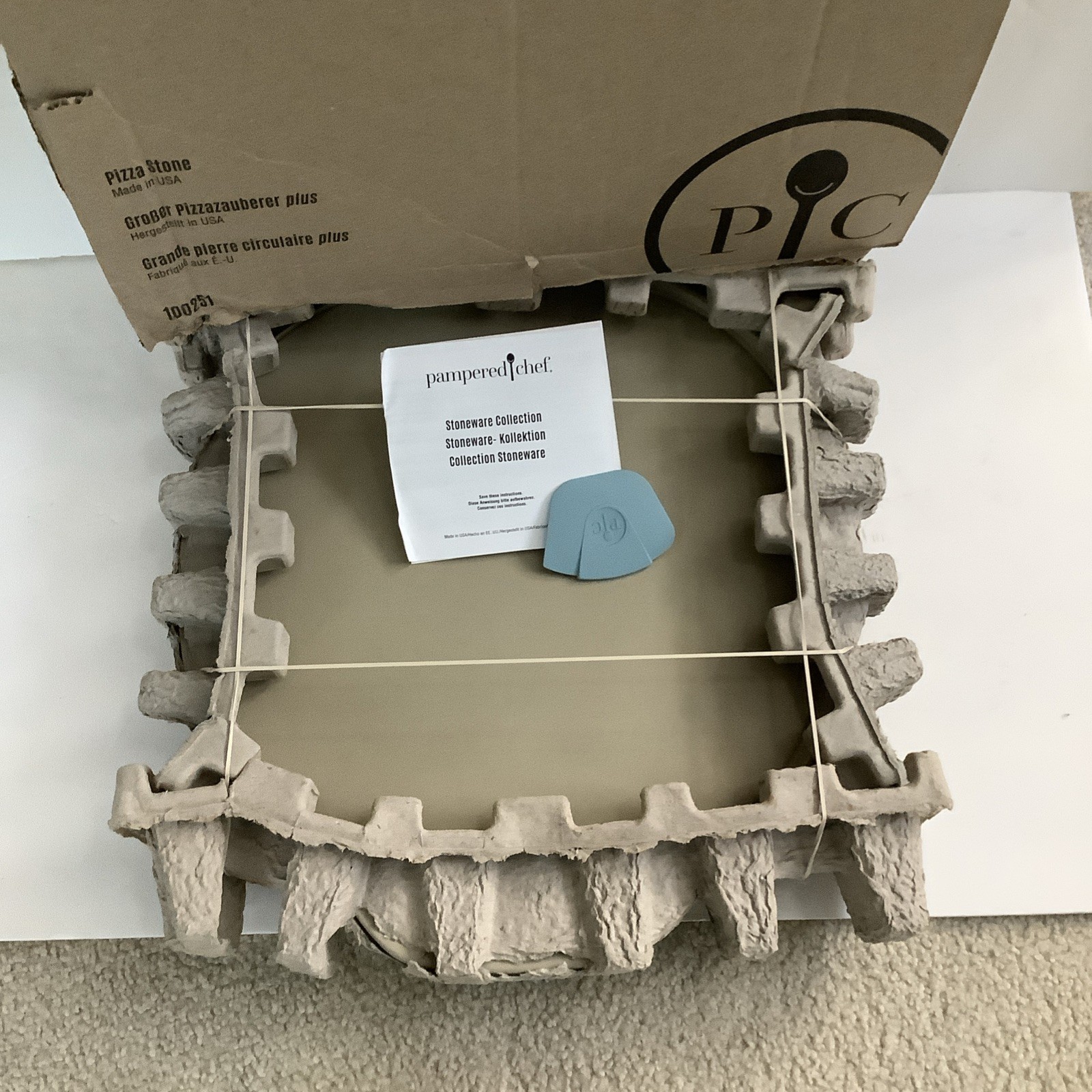 Pampered Chef Pizza Stone 100251 Baking Stone Stoneware Large NIB New In Box gallery