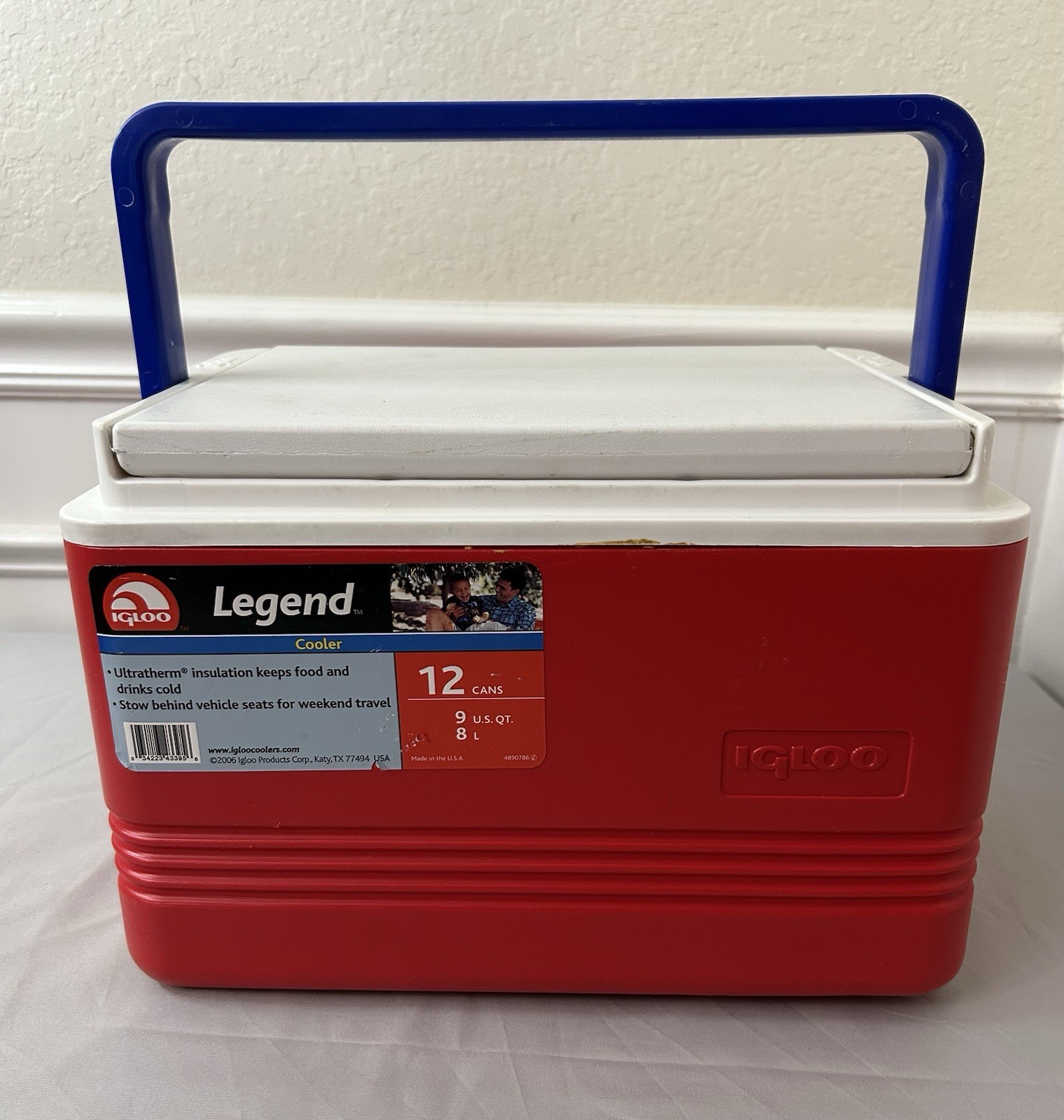 Igloo Legend Red With Blue Handle 12 Can 9 Qt. Cooler gallery