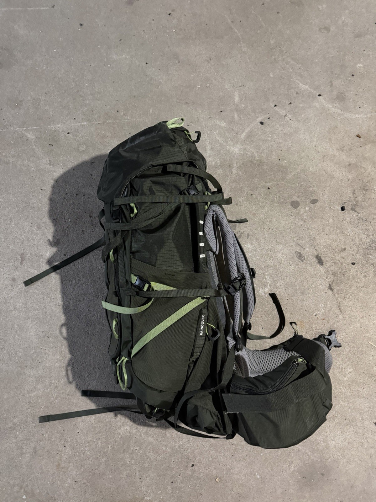 REI traverse 60 Women’s Backpack 3