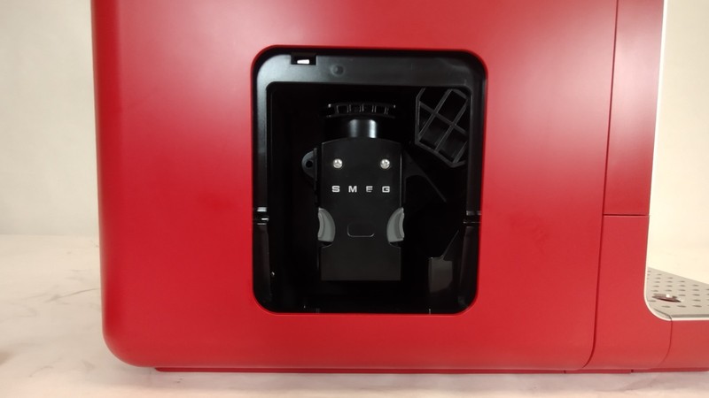 Smeg BCC02RDMUS Red Fully-automatic Coffee Machine with Steamer and Burr Grinder gallery