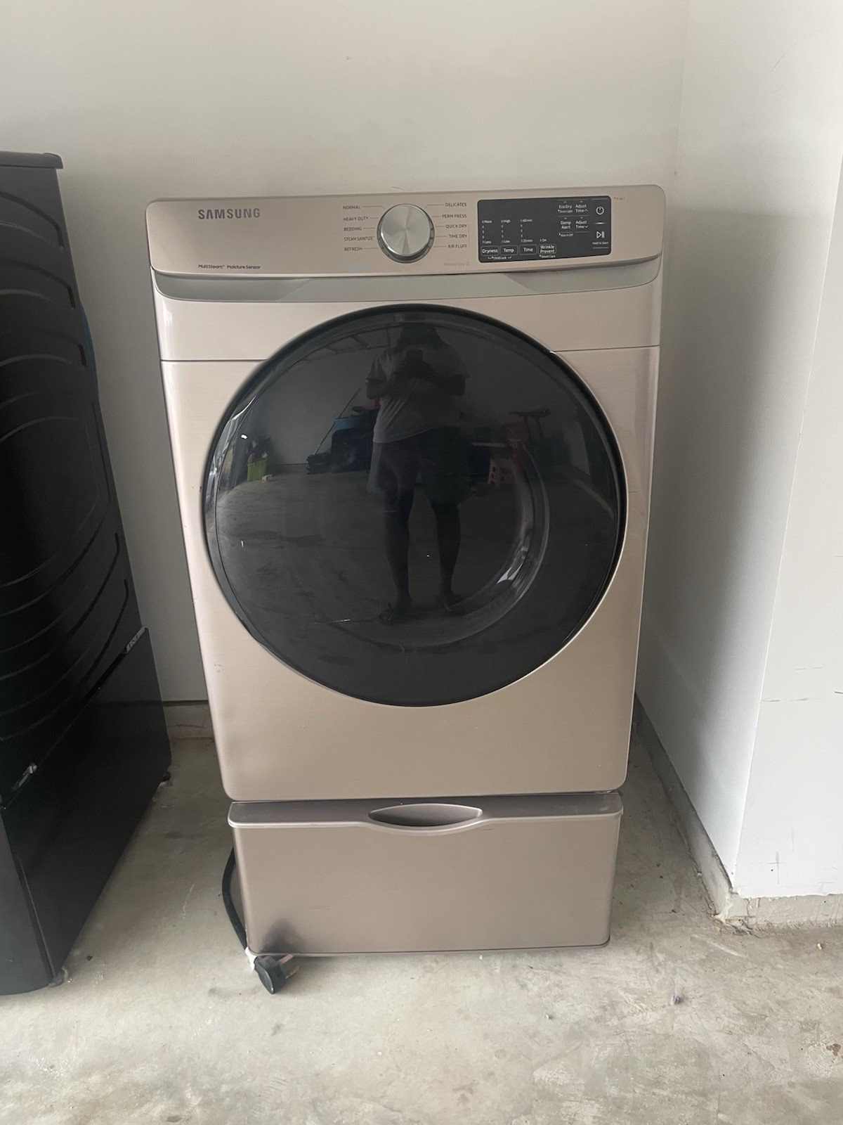 7.5-cu ft Stackable Steam Cycle Electric Dryer (Champagne) Item #1258840Model #D gallery