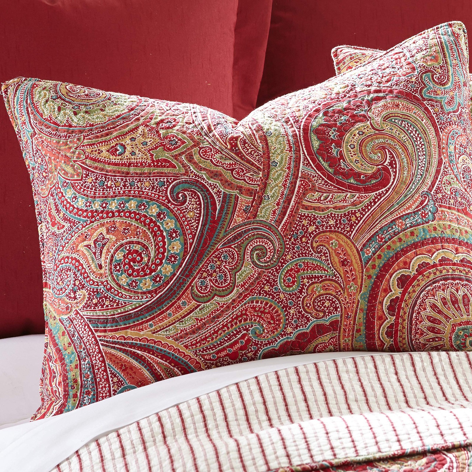 Spruce Red Quilt Set - Full/Queen Quilt (88x92in.) + Two Standard Pillow Shams ( gallery