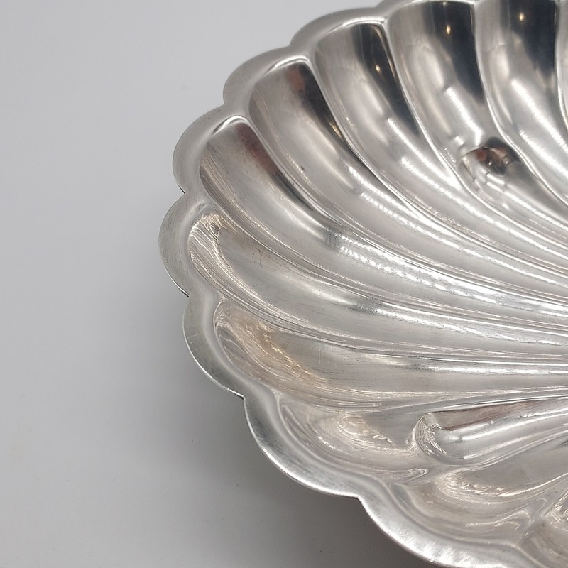 CHRISTOFLE Fleuron Silver Plated, Shell Serving Dish, 21,5 cm / 8.46 Inch. gallery