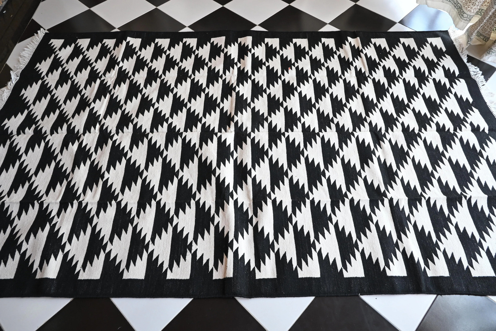 Rugmoda Cotton Black White Geometric Zigzag 5x8 ft Living Room Bedroom Area Rug gallery