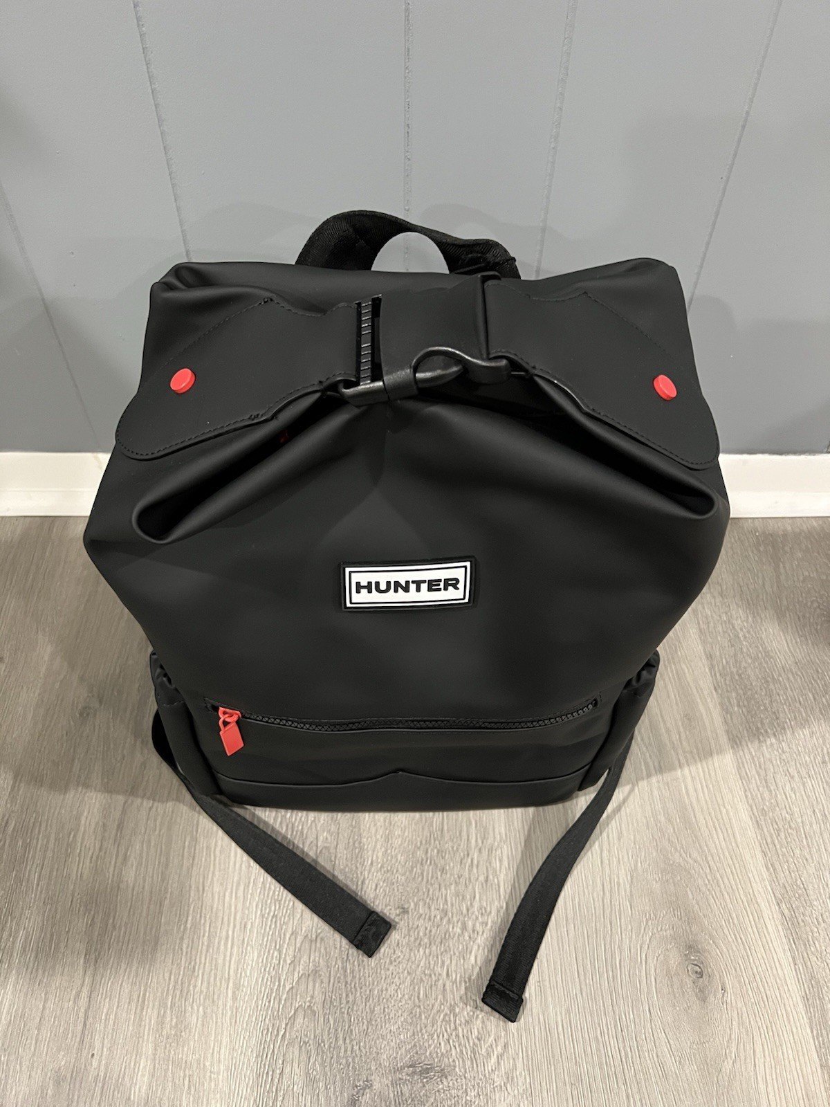 HUNTER Top Clip Backpack Smooth Black with Red Zipper 2