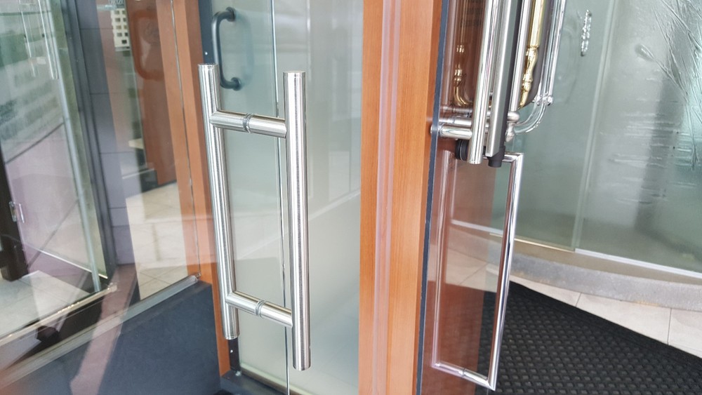 SHOWER DOOR 6" (H) OR SQUARE DOUBLE SIDED HANDLES IN ALL FINISHES SEE BELOW