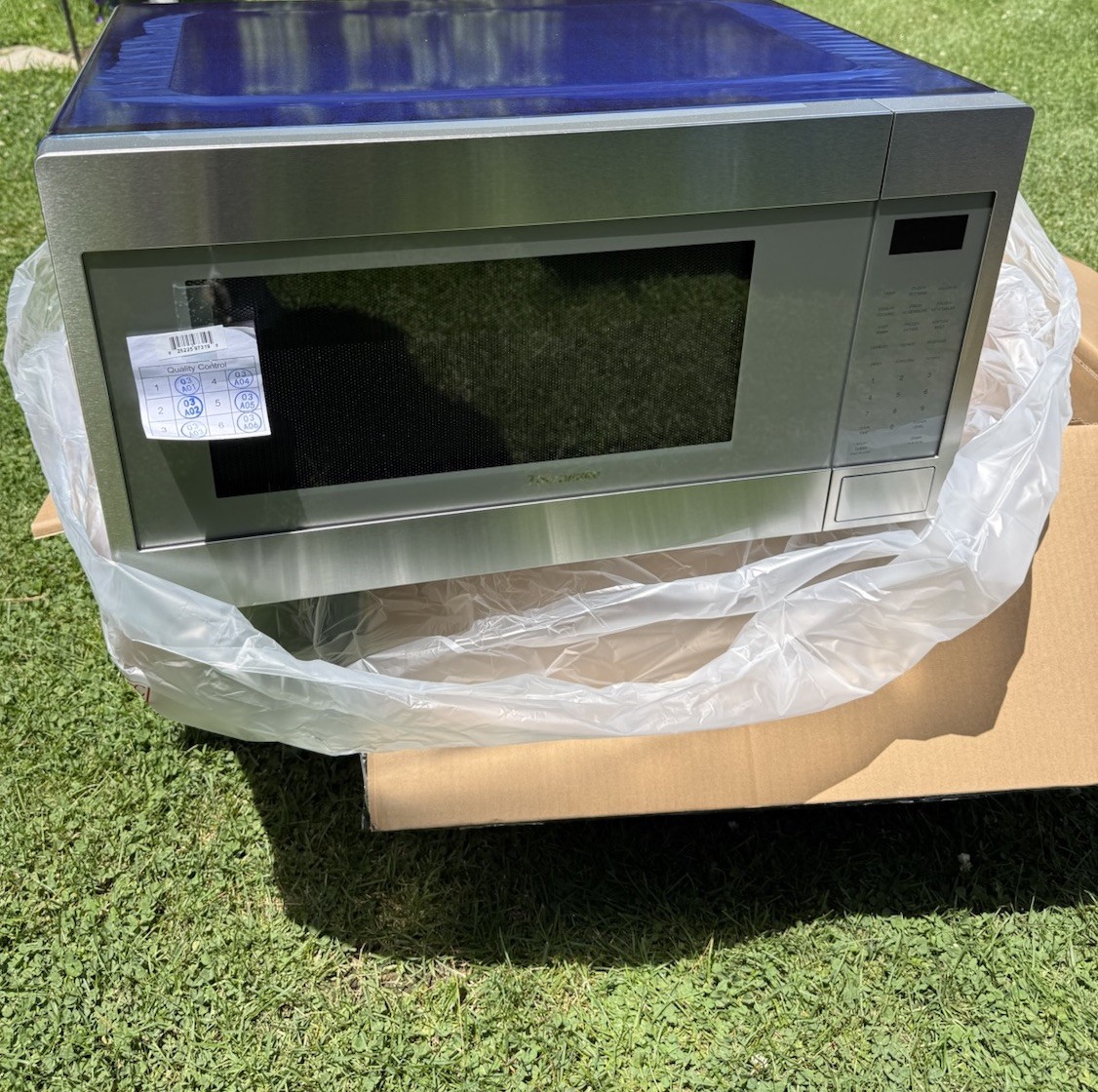 Thermador Masterpiece, Built-In Microwave, 24'', Door Hinge: Stainless MBCS gallery