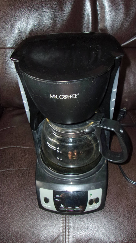 MR. COFFEE 4 Cup capacity, PROGRAMMABLE, EASY TO USE, PREOWNED WORKS GREAT gallery