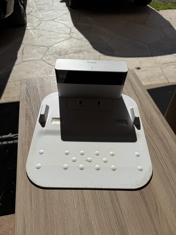 IROBOT BRAAVA JET M6 6110 ULTIMATE ROBOT MOP WI-FI CONNECTED - WHITE gallery