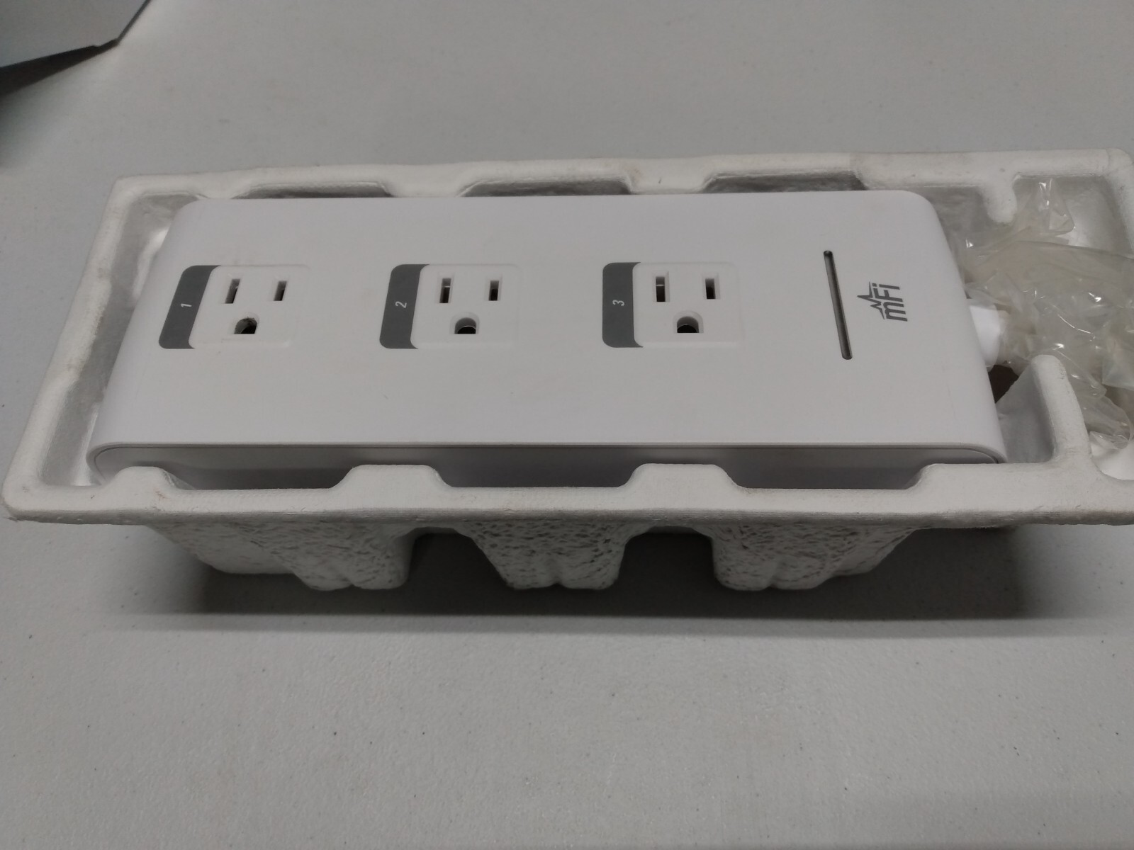 Ubiquiti mFi mPower Power Strip with Wi-Fi Connectivity - w/ Mounting Bracket. gallery