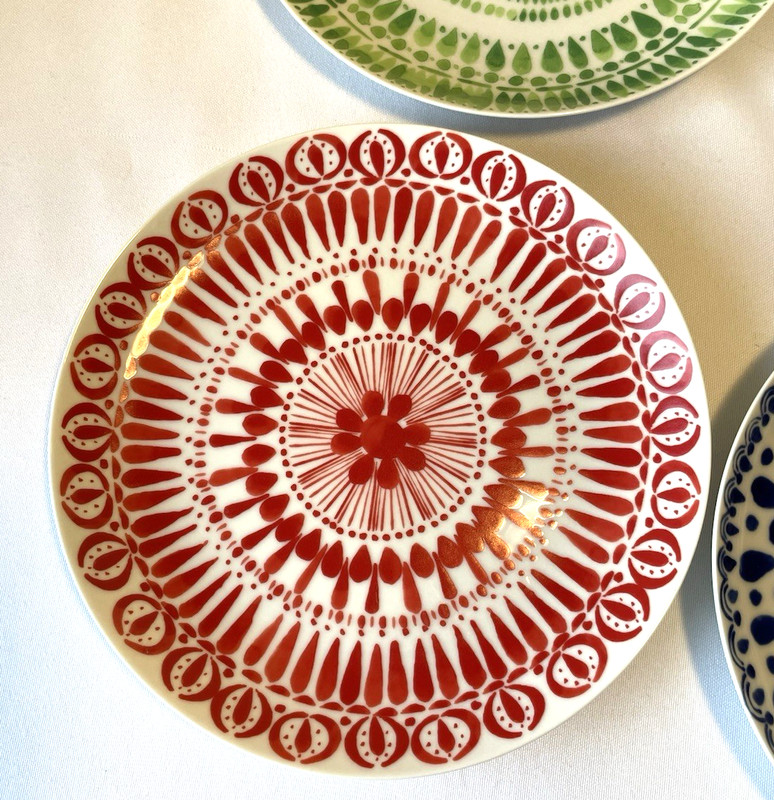 ANTHROPOLOGIE MANDALA PATTERN RETRO PLATE RED, GREEN, BLUE, YELLOW (SET OF 4) gallery