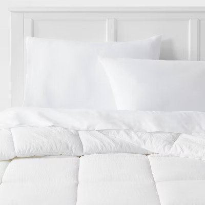 King Down Alternative Washed Microfiber Reversible Comforter White - Room