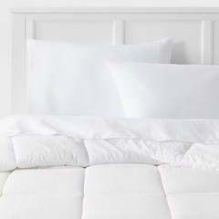 King Down Alternative Washed Microfiber Reversible Comforter White – Room