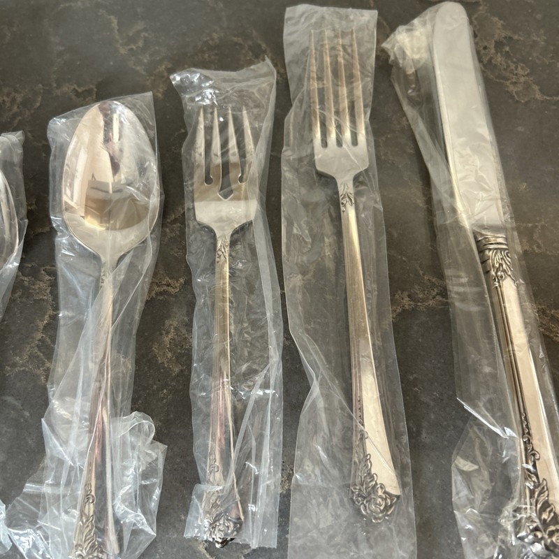 Oneida Damask Rose Stainless Flatware 5 Piece Place Setting Heirloom Cube ~ NEW gallery