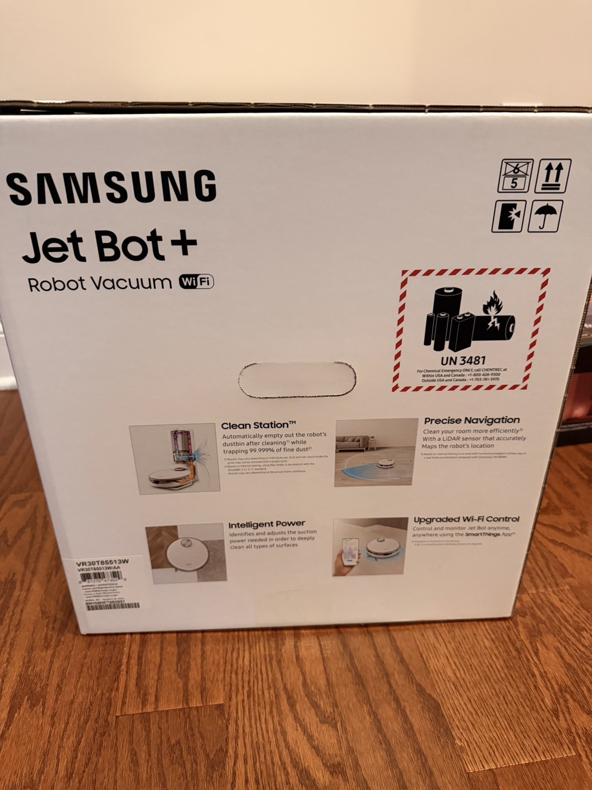 Samsung Jet Bot+ Robotic Vacuum Cleaner with Clean Station NEW / Sealed gallery