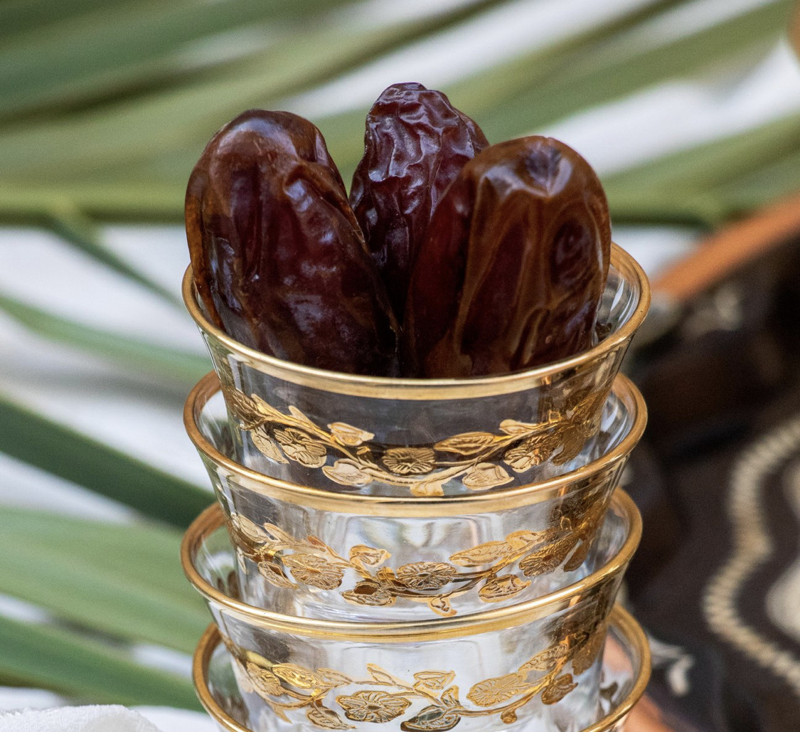 5LB MEDJOOL DATES.. TIGHT SKIN. CALIFORNIA FRESH DATES. FREE FAST SHIPPING. gallery