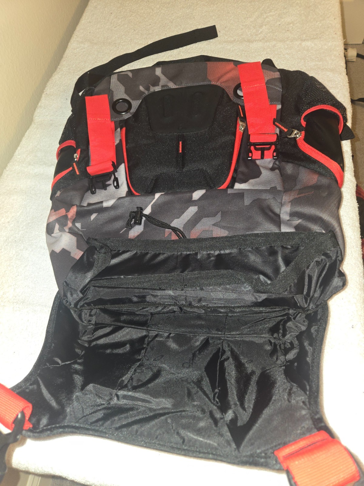 Oakley Backpack Gearbox LX Red Line 2