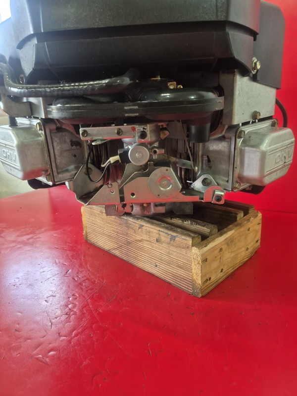 BRIGGS & STRATTON 26 HP. V-TWIN ENGINE-ELS-ONLY 425 HOURS. gallery