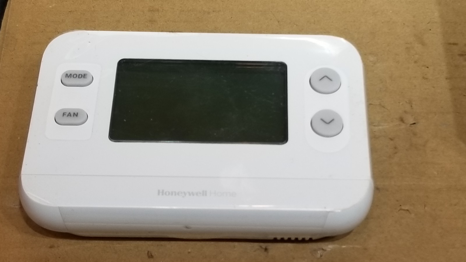 Honeywell Home RTH11B X1N Non-Programmable Thermostat 1 Heat 1 Cool Single Stage gallery