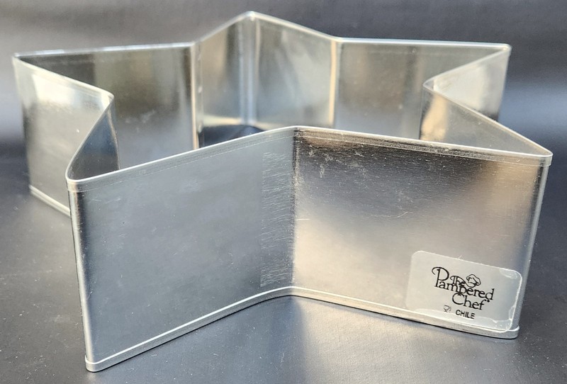 The Pampered Chef Star Cake Form/Insert #1545 (NEW - OPEN BOX) gallery