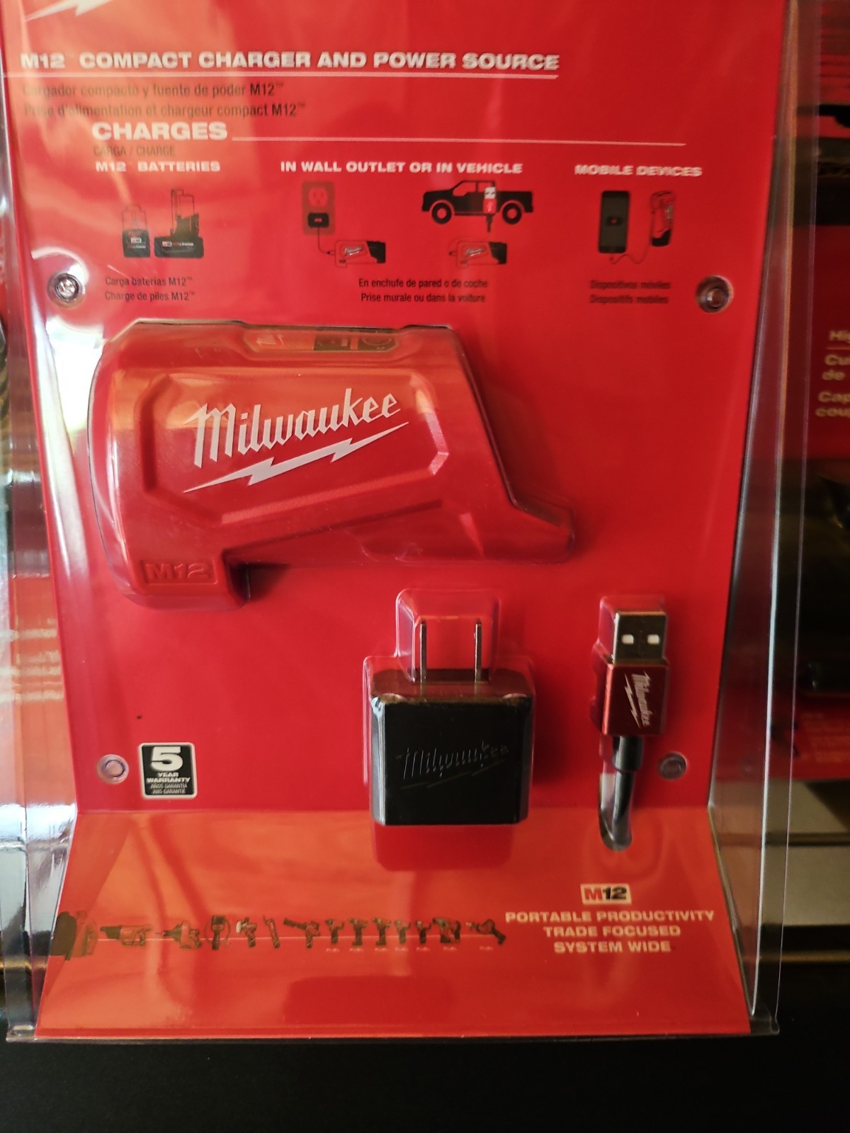 Milwaukee 48-59-1201 M12 Power Source Usb Charger Mini C Mount With 2.0 Battery gallery