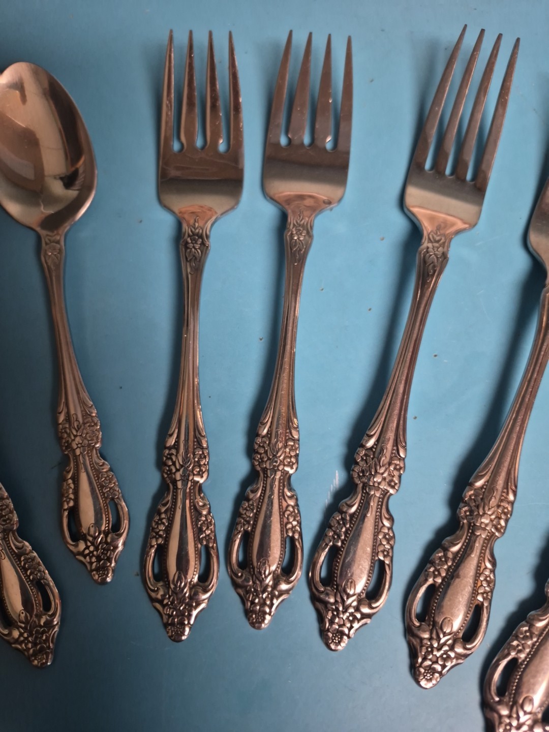 Oneida Raphael 3 Teaspoons 2 Salad Forks 3 Dinner Forks gallery