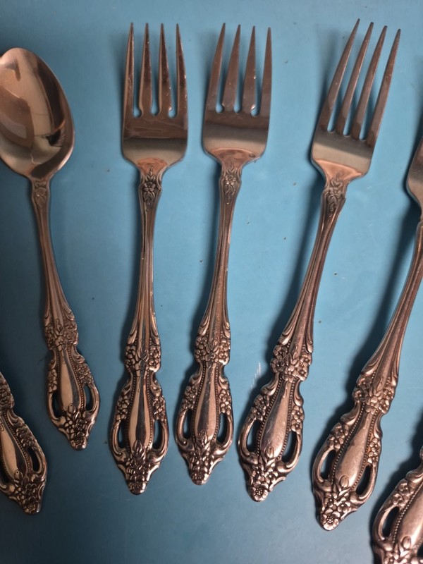 Oneida Raphael 3 Teaspoons 2 Salad Forks 3 Dinner Forks gallery