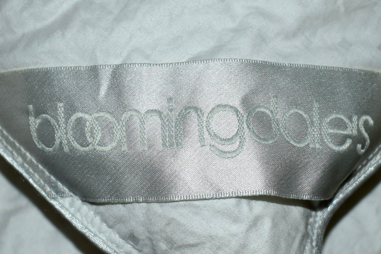 BLOOMINGDALE'S Down Comforter White Duck Lightweighted Warm Twin 65”x 85" USED gallery
