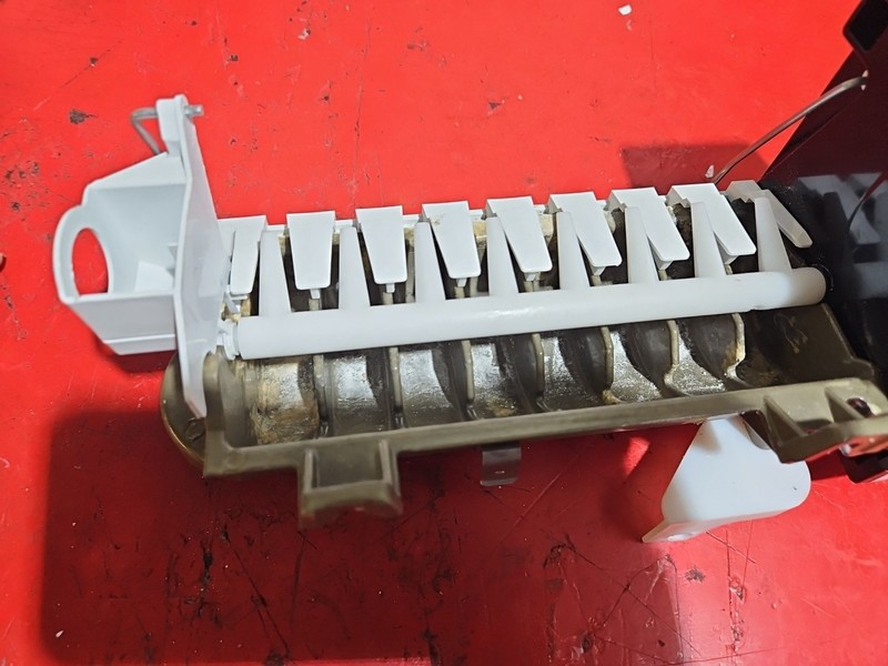 REFRIGERATOR ICEMAKER ASSEMBLY (replaces W10190965, W11381372) WPW10190965 (322) gallery