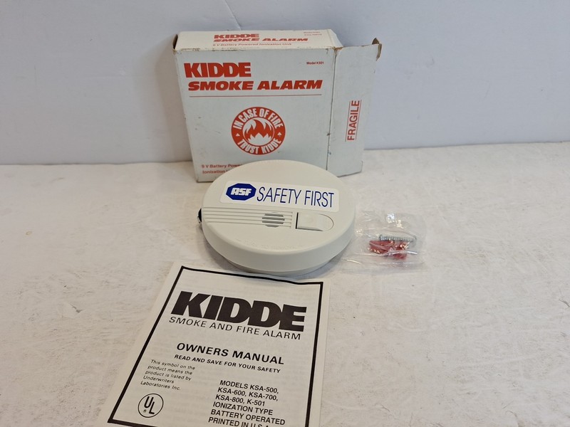 Kidde Basic Smoke Alarm Model K501, White, Battery Operated NOS gallery
