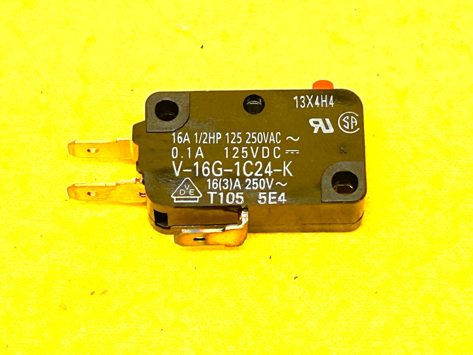LOT of (2) OMRON V-16G-1C24-K BASIC MICROWAVE SWITCH 16A 125/250 VAC 1-NO 1-NC gallery