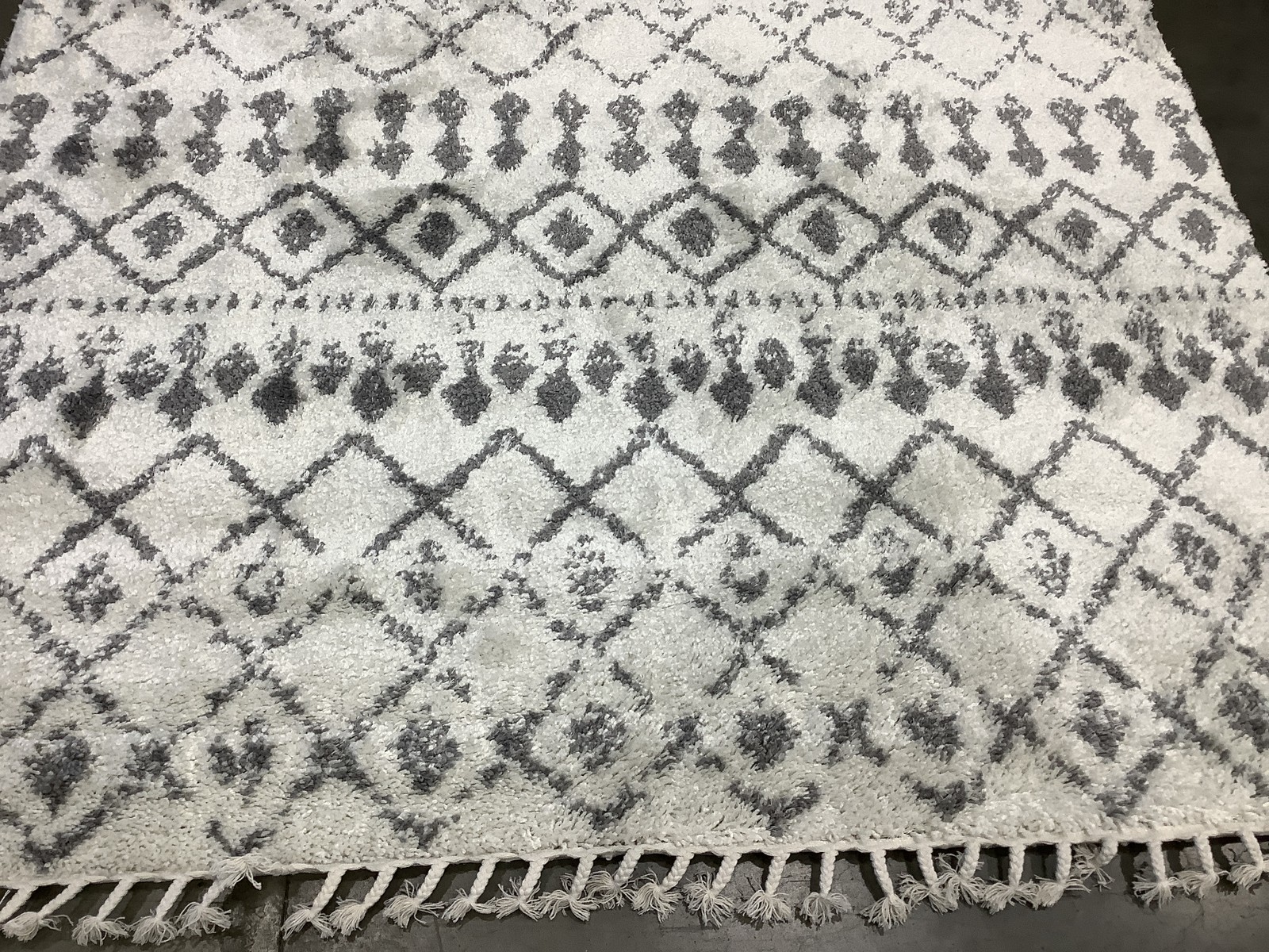 IVORY GREY 6'-7" x 9'-0" Damaged Binding Rug, Reduced Price 1172684309 BFG516J-6 gallery