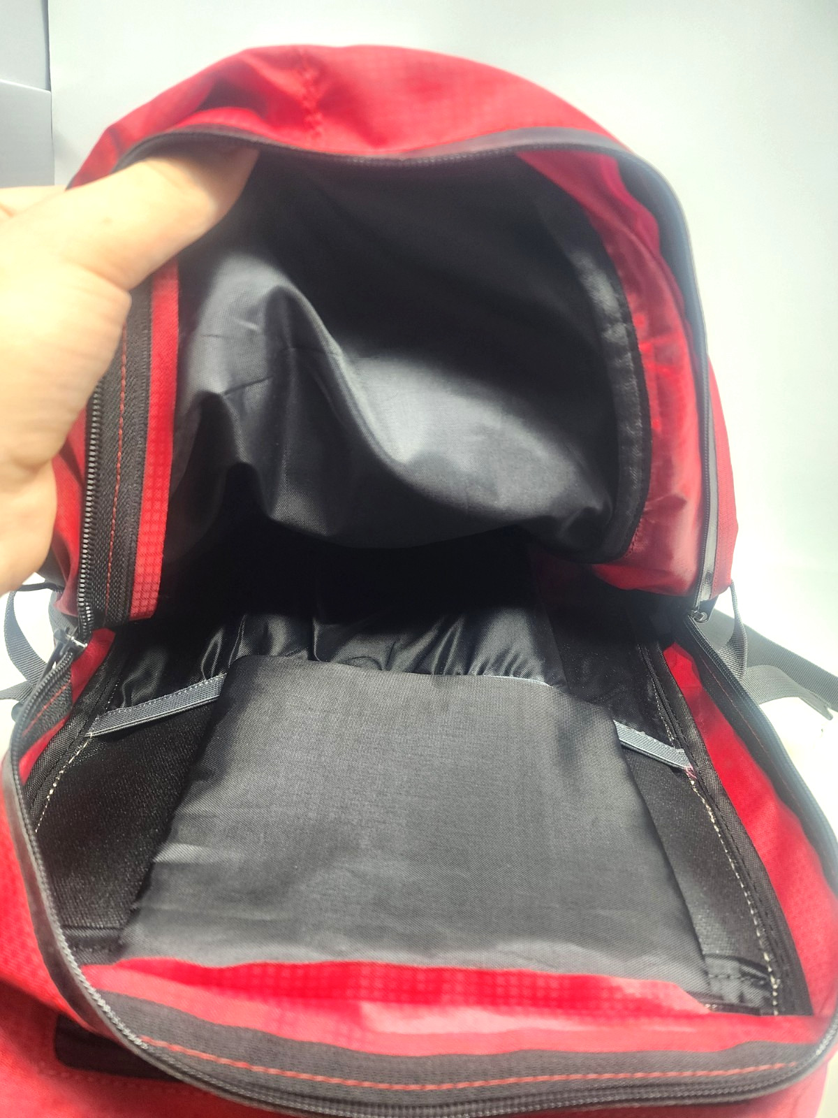 AOTU Explore 40L hydration ready backpack - Red 4