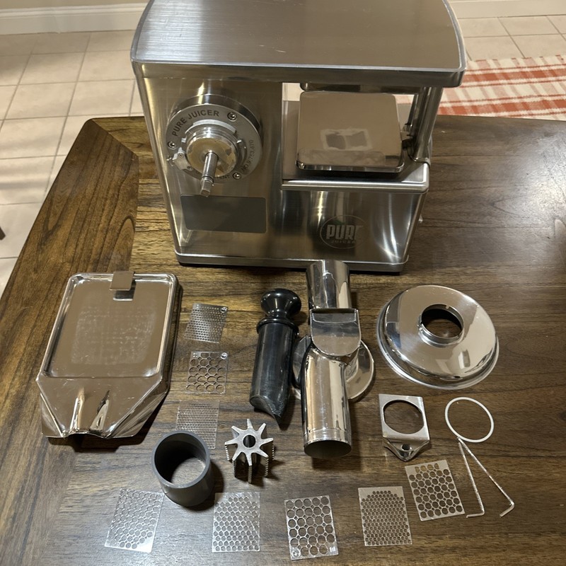 THE PURE JUICER :: A HYDRAULIC TWO-STAGE COLD-PRESS JUICER FOR MAXIMUM NUTRITION gallery