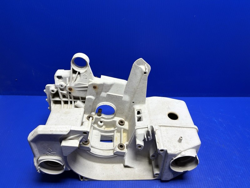 STIHL MS210 MS230 MS250 CHAINSAW CRANKCASE / TANK 1123 021 0800----41 gallery