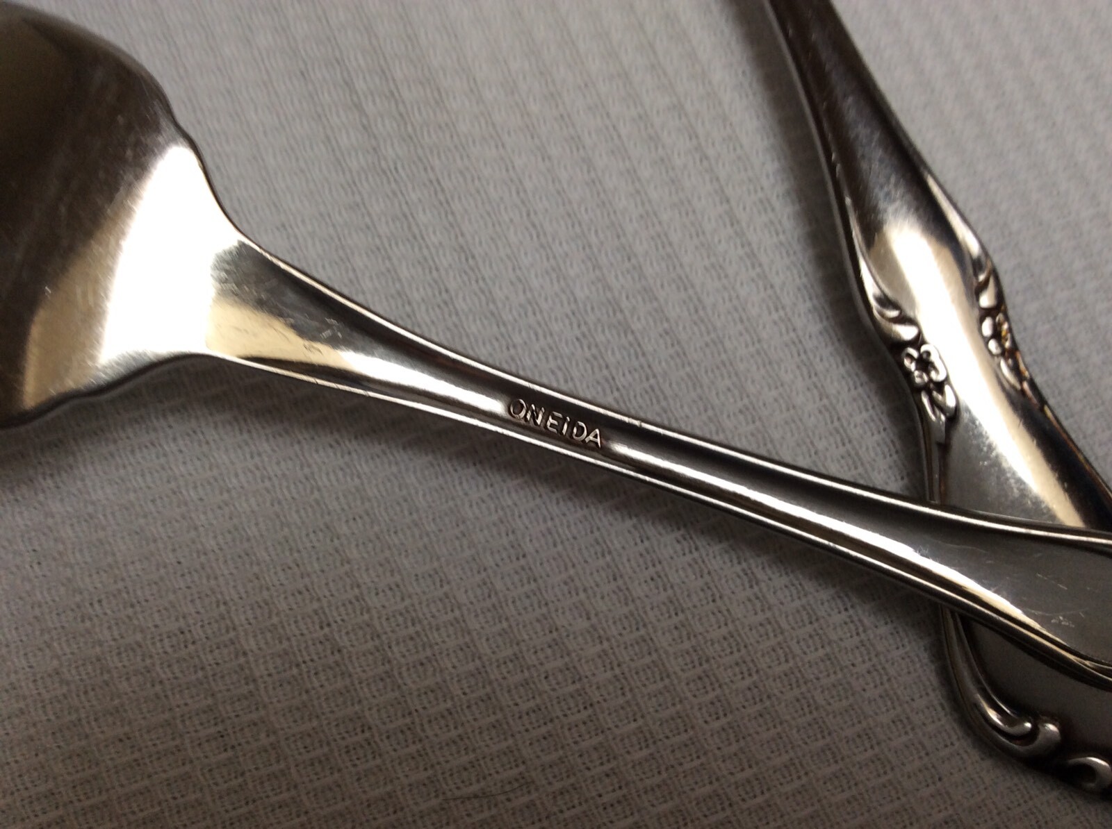 Oneida Stainless Chateau Pattern 4 Salad Forks 6 1/4" gallery
