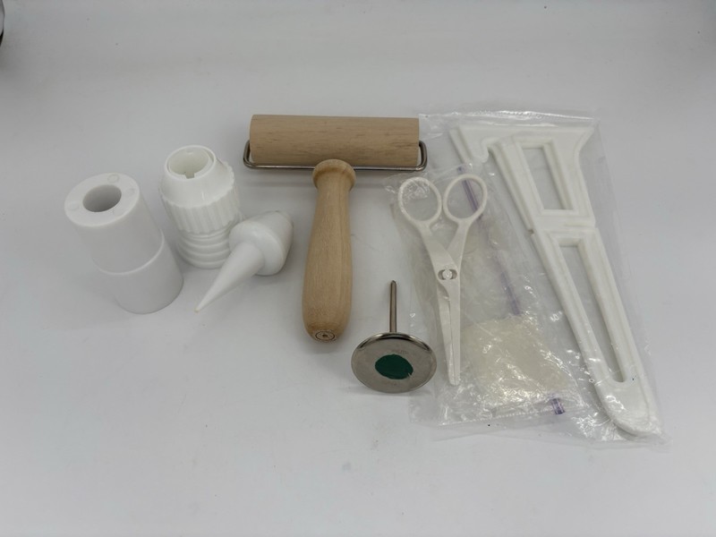 Wilton Cake Decorating Box Kit Tools Caddy Baking Lot Tips Piping Bags Knives gallery