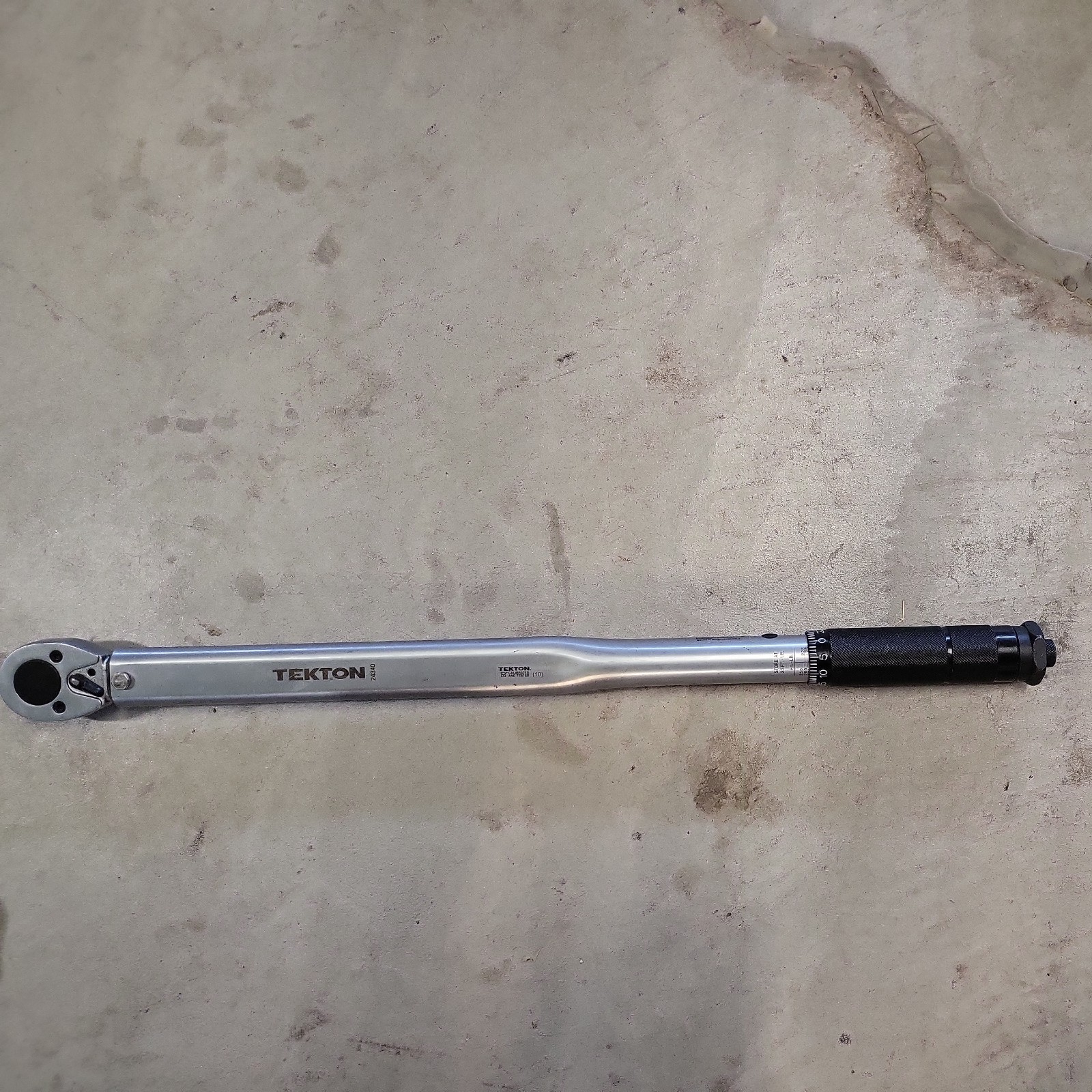 TEKTON 24340 1/2" Drive Micrometer Torque Wrench (25 - 250 ft-lb) gallery